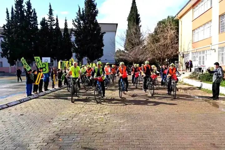 100 Öğrenci, Bisikletleriyle Çevre İçin Pedal Çevirdi